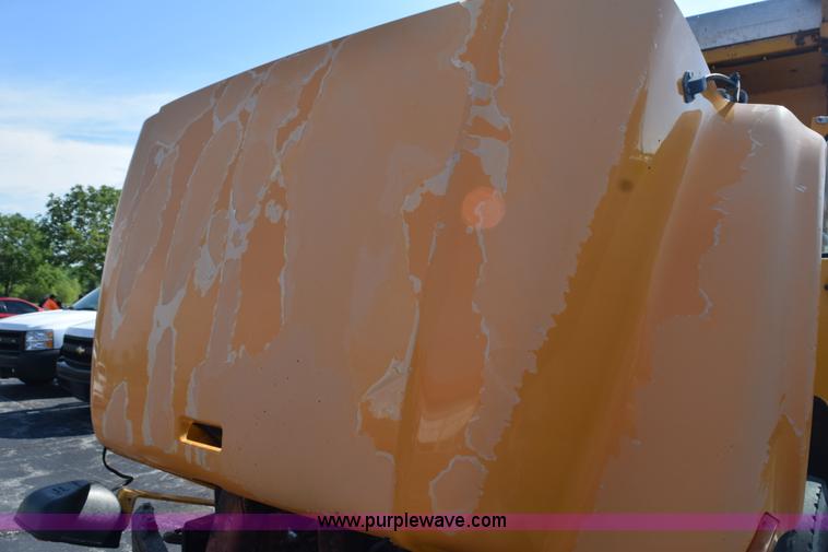 image for item K6198 1999 International 4900 dump truck