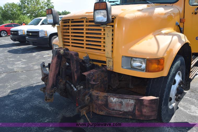 image for item K6198 1999 International 4900 dump truck