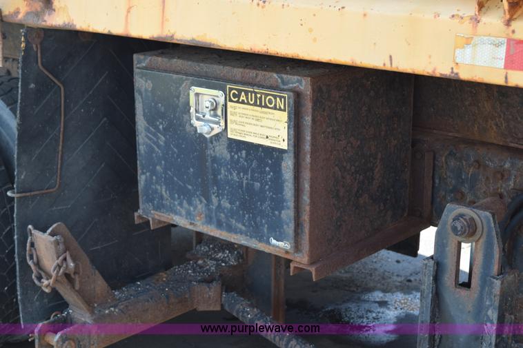 image for item K6198 1999 International 4900 dump truck