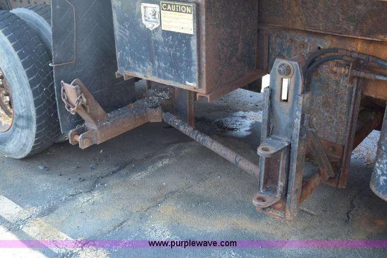 image for item K6198 1999 International 4900 dump truck