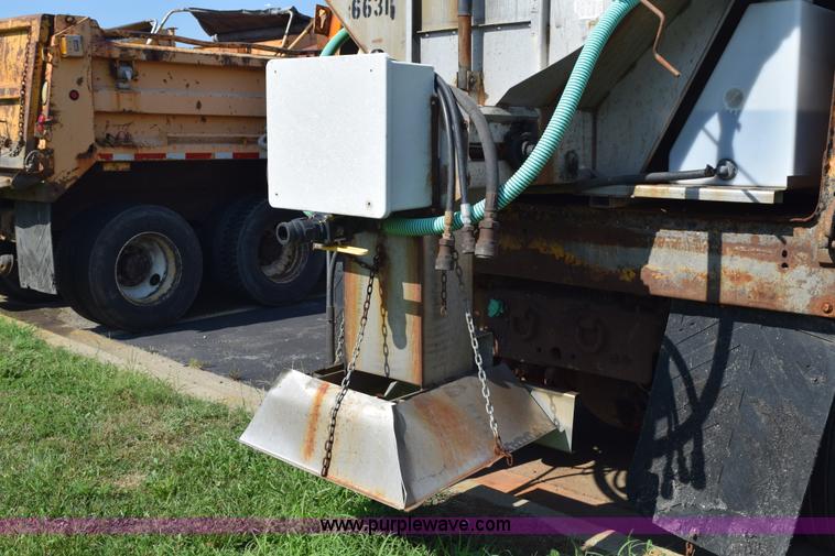 image for item K6198 1999 International 4900 dump truck