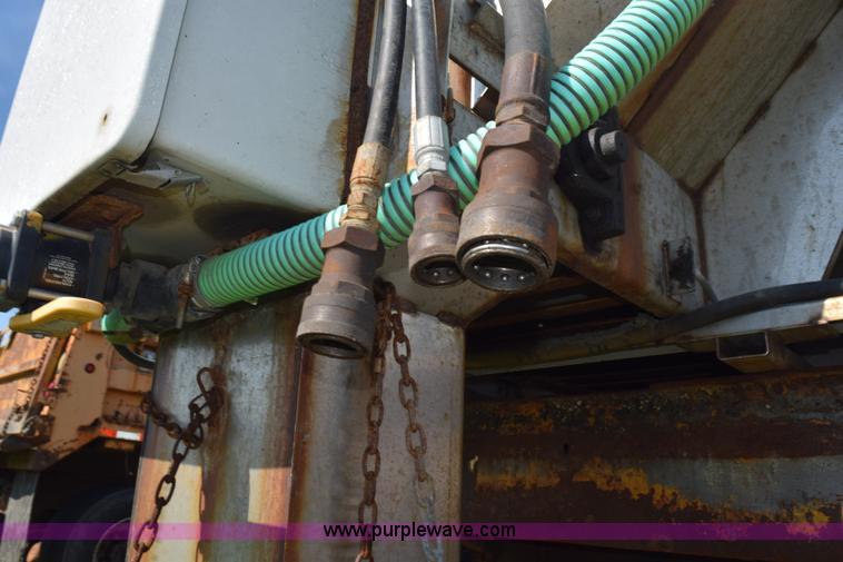 image for item K6198 1999 International 4900 dump truck