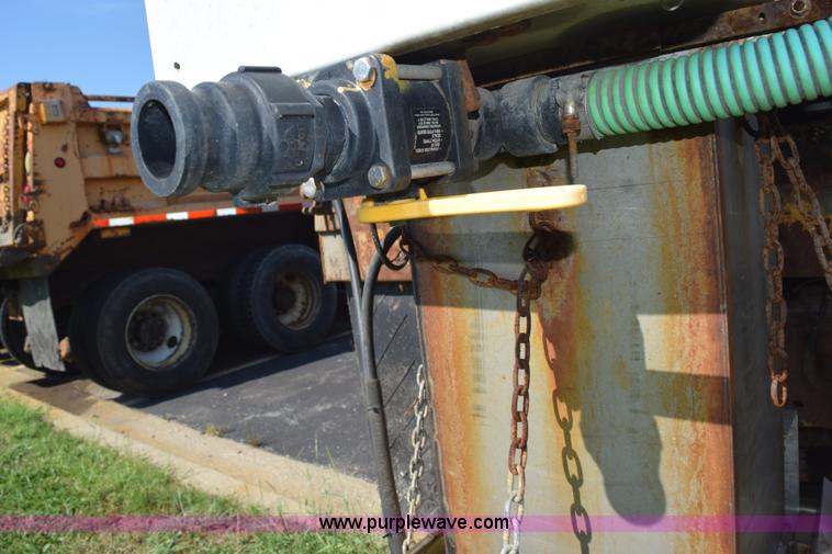 image for item K6198 1999 International 4900 dump truck