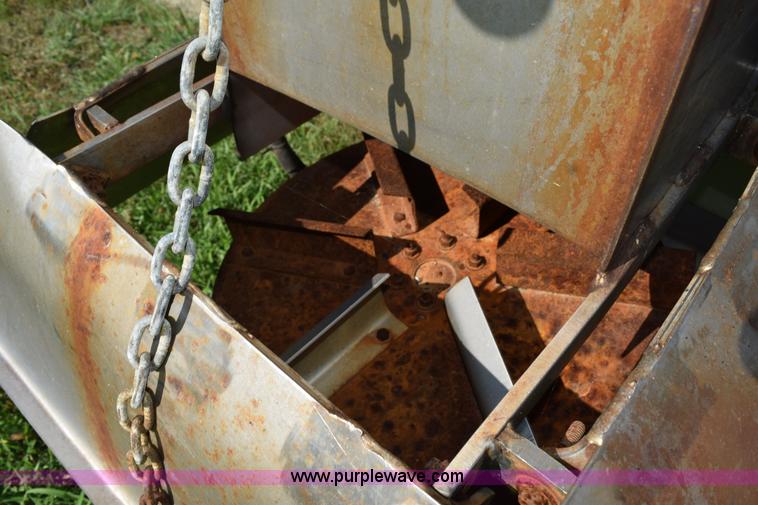 image for item K6198 1999 International 4900 dump truck