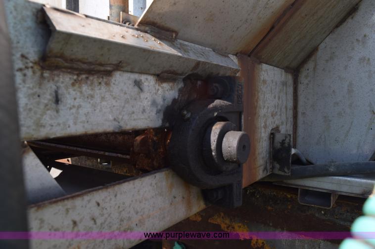 image for item K6198 1999 International 4900 dump truck