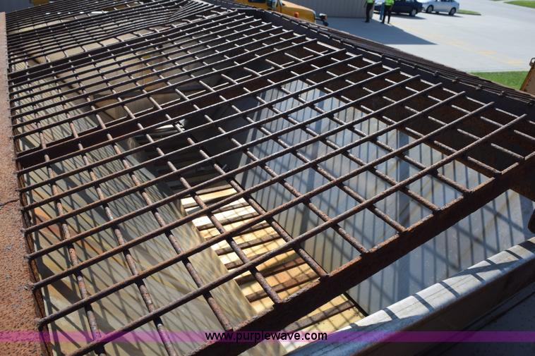 image for item K6198 1999 International 4900 dump truck