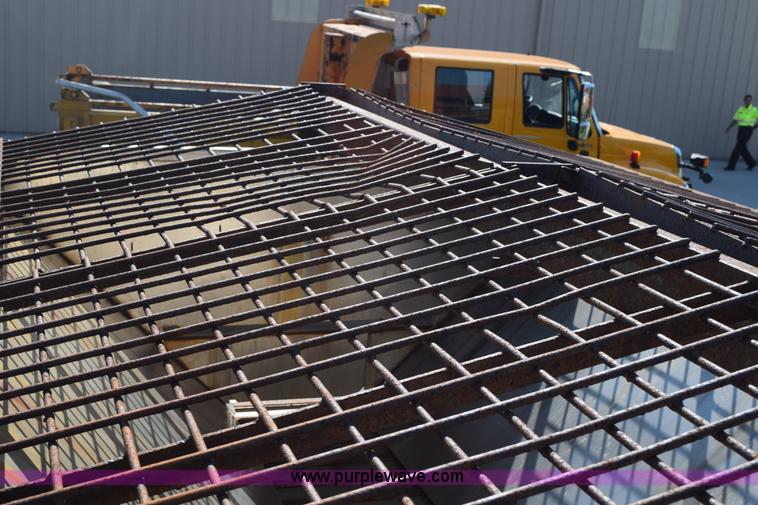 image for item K6198 1999 International 4900 dump truck