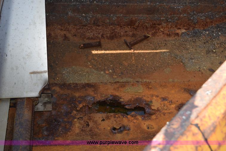 image for item K6198 1999 International 4900 dump truck