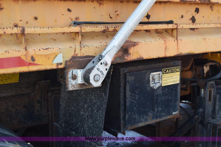 image for item K6198 1999 International 4900 dump truck