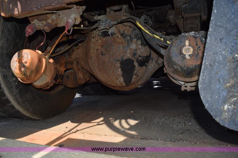 image for item K6198 1999 International 4900 dump truck