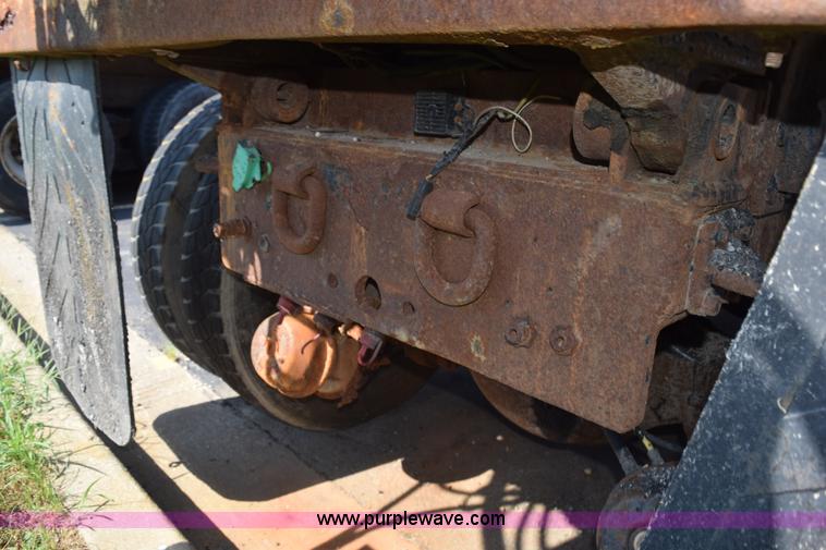 image for item K6198 1999 International 4900 dump truck