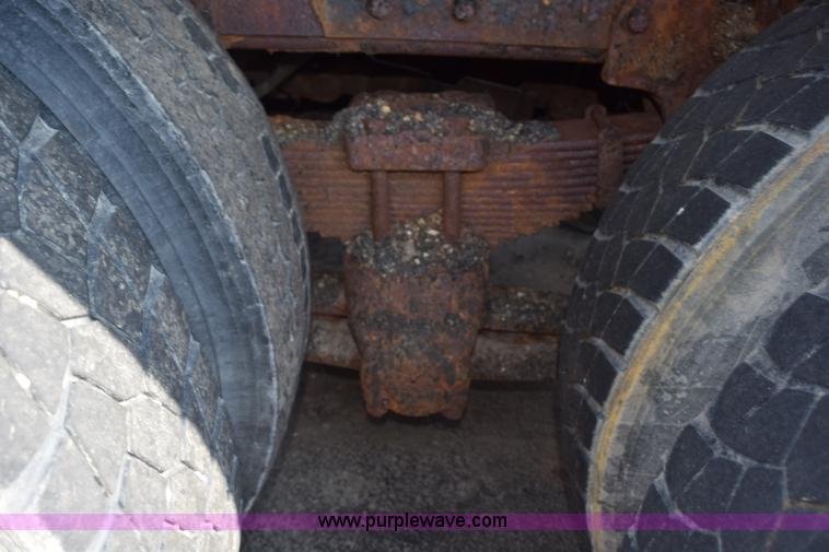 image for item K6198 1999 International 4900 dump truck