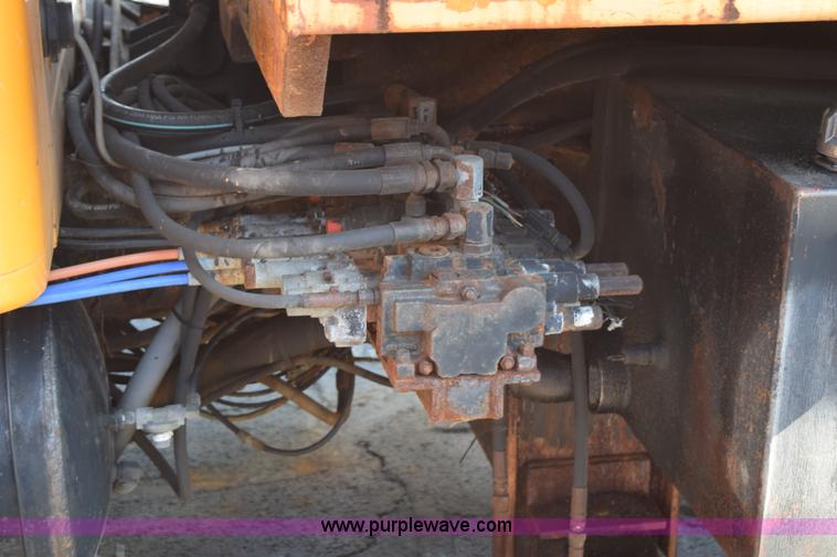 image for item K6198 1999 International 4900 dump truck