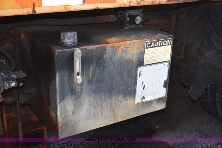 image for item K6198 1999 International 4900 dump truck