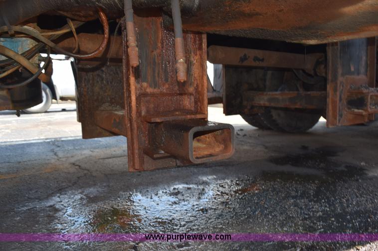 image for item K6198 1999 International 4900 dump truck
