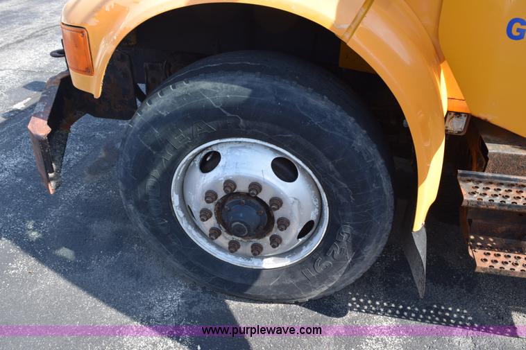 image for item K6198 1999 International 4900 dump truck