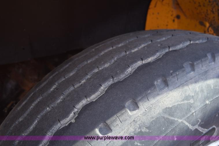 image for item K6198 1999 International 4900 dump truck