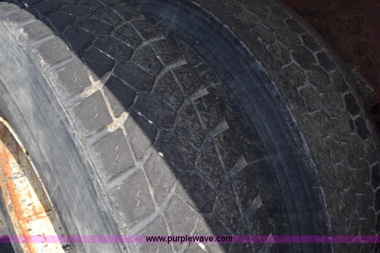 image for item K6198 1999 International 4900 dump truck