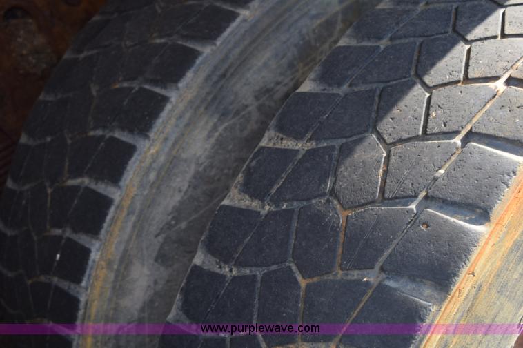 image for item K6198 1999 International 4900 dump truck