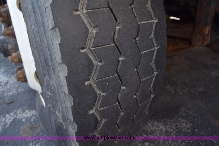 image for item K6198 1999 International 4900 dump truck