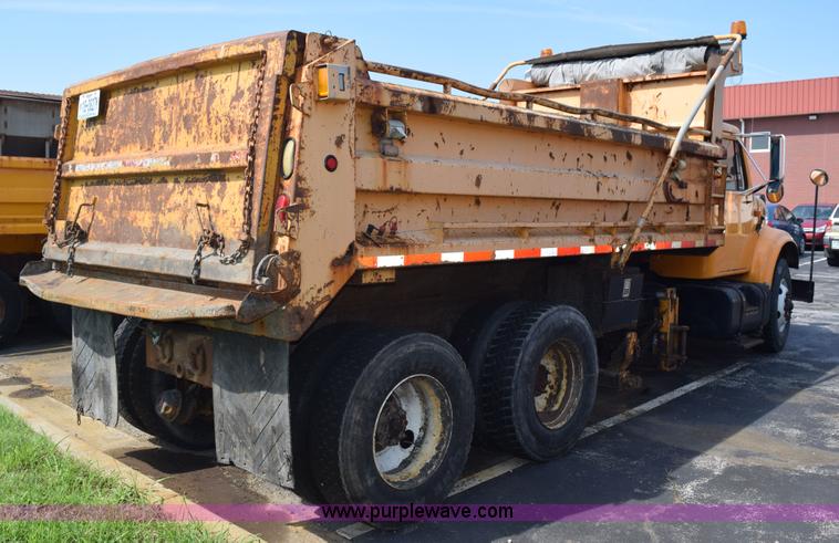 image for item K6199 2001 International 4900 dump truck