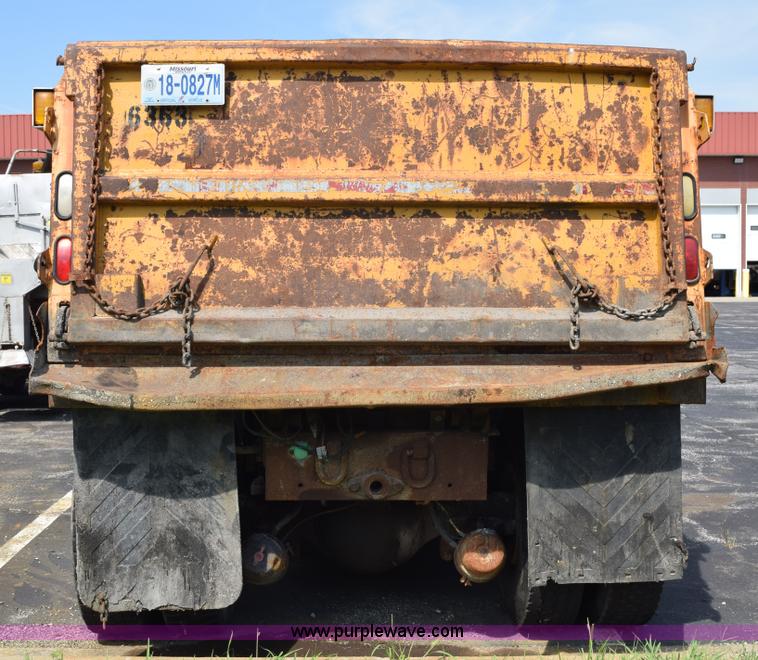 image for item K6199 2001 International 4900 dump truck