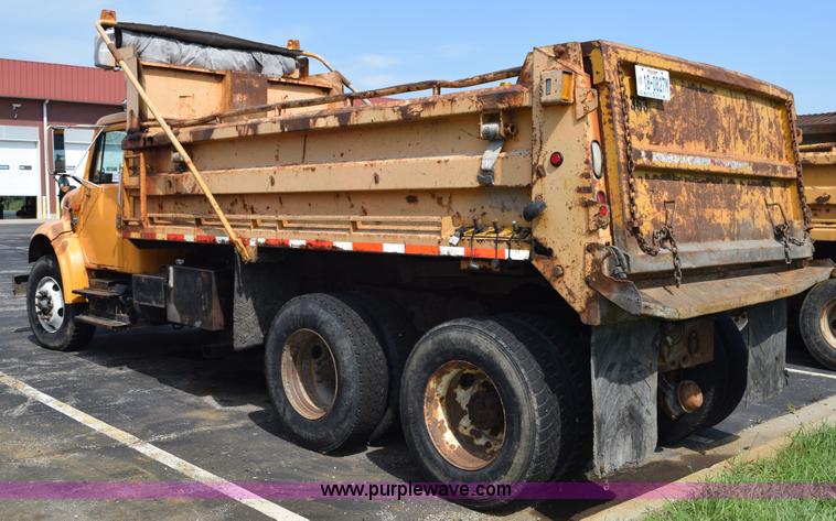 image for item K6199 2001 International 4900 dump truck