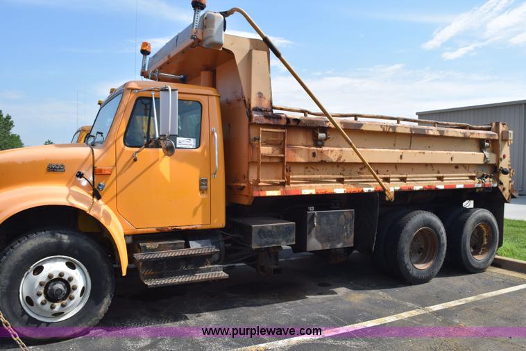 image for item K6199 2001 International 4900 dump truck