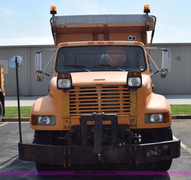 image for item K6199 2001 International 4900 dump truck
