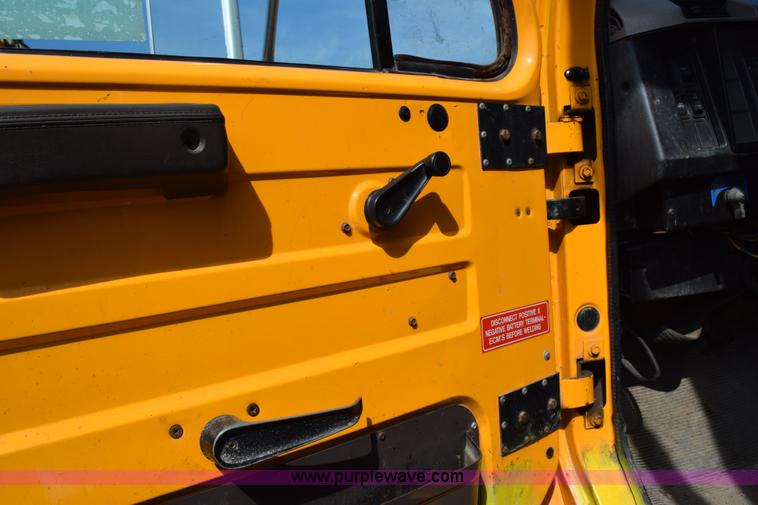 image for item K6199 2001 International 4900 dump truck