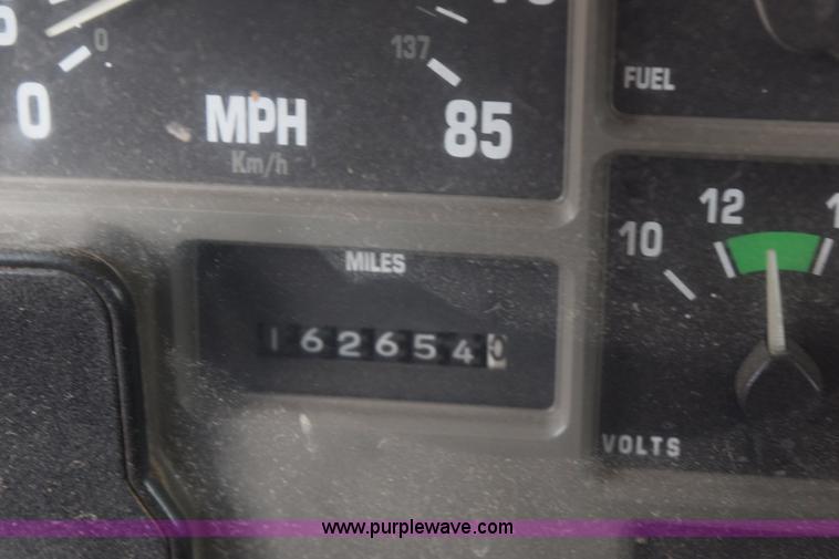 image for item K6199 2001 International 4900 dump truck