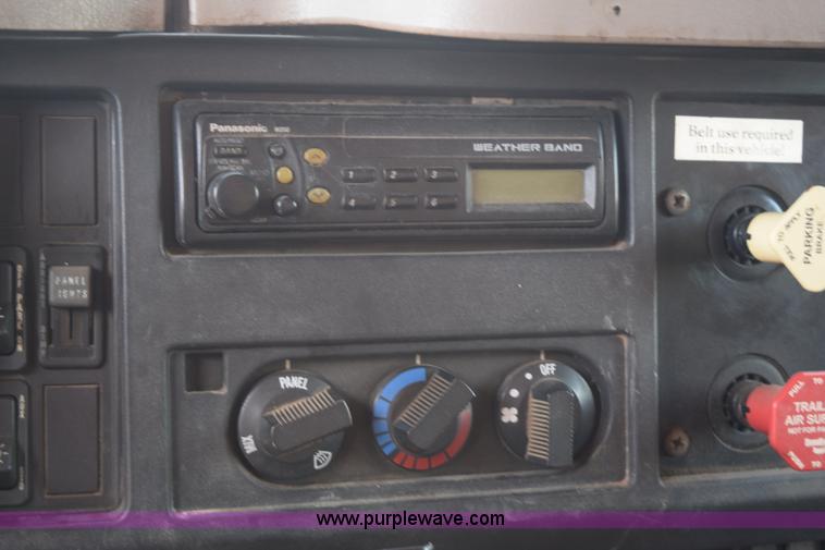 image for item K6199 2001 International 4900 dump truck