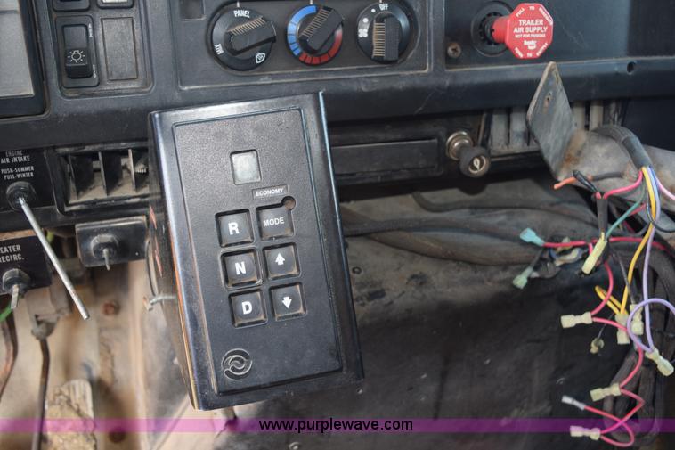 image for item K6199 2001 International 4900 dump truck