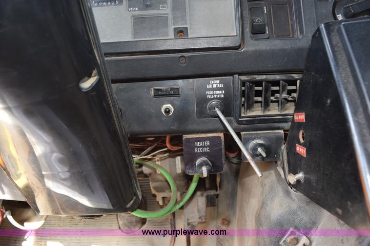 image for item K6199 2001 International 4900 dump truck