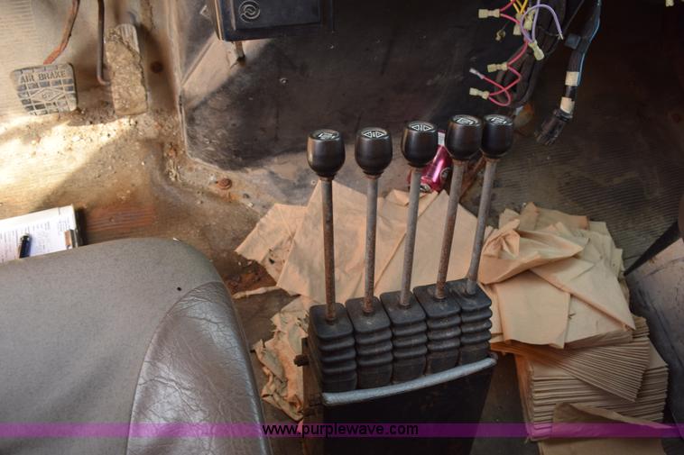 image for item K6199 2001 International 4900 dump truck