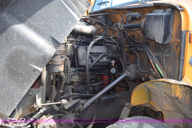 image for item K6199 2001 International 4900 dump truck