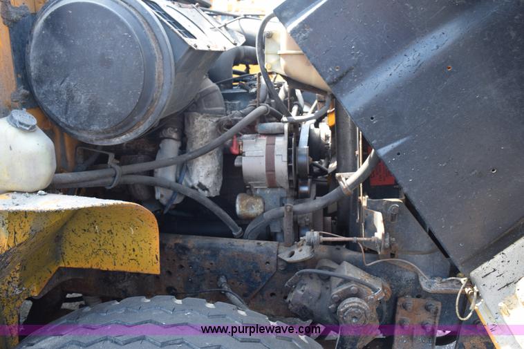 image for item K6199 2001 International 4900 dump truck