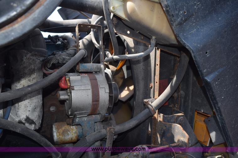 image for item K6199 2001 International 4900 dump truck