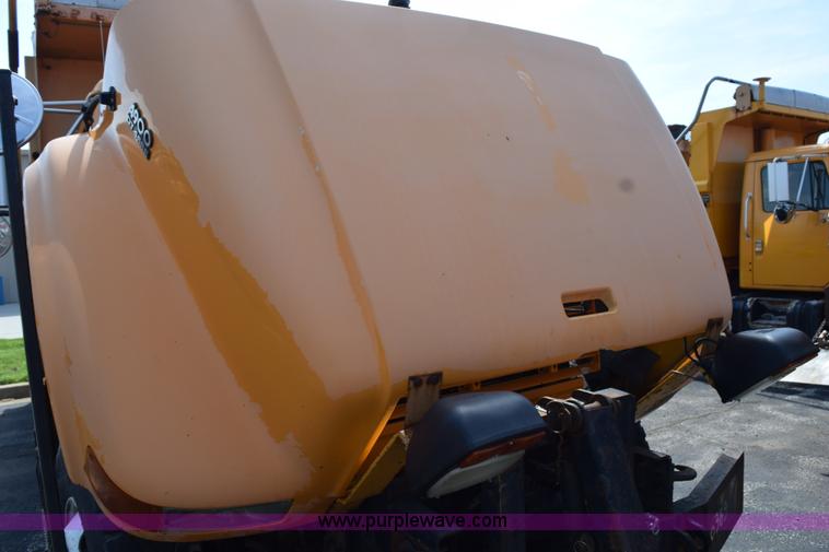 image for item K6199 2001 International 4900 dump truck