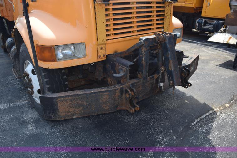image for item K6199 2001 International 4900 dump truck