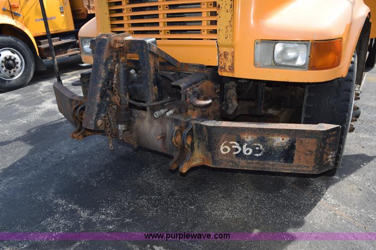 image for item K6199 2001 International 4900 dump truck