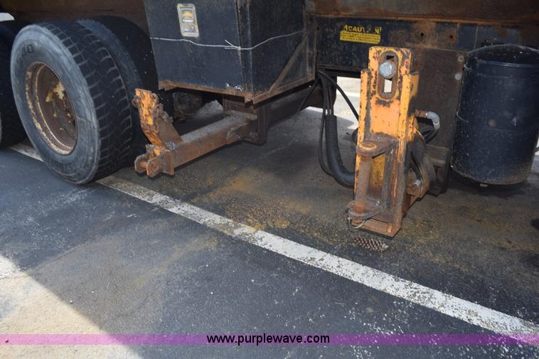 image for item K6199 2001 International 4900 dump truck