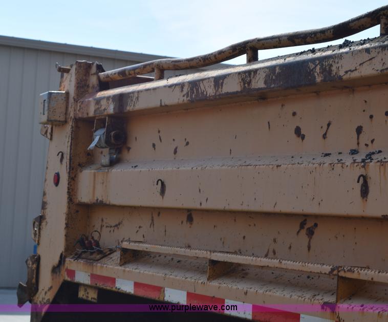 image for item K6199 2001 International 4900 dump truck