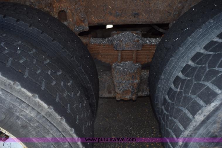 image for item K6199 2001 International 4900 dump truck