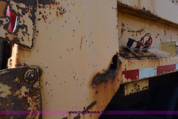 image for item K6199 2001 International 4900 dump truck