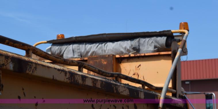 image for item K6199 2001 International 4900 dump truck