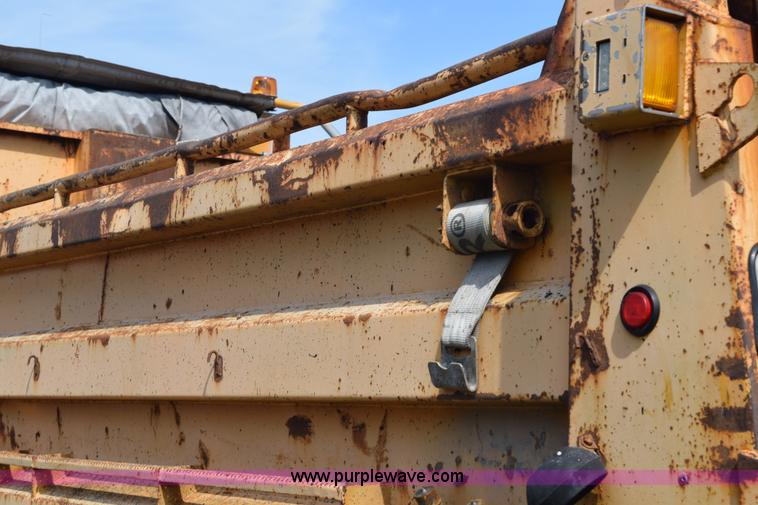 image for item K6199 2001 International 4900 dump truck