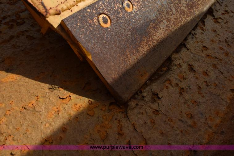 image for item K6199 2001 International 4900 dump truck