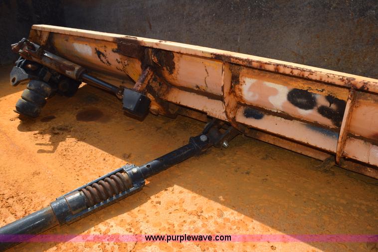 image for item K6199 2001 International 4900 dump truck