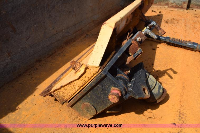 image for item K6199 2001 International 4900 dump truck